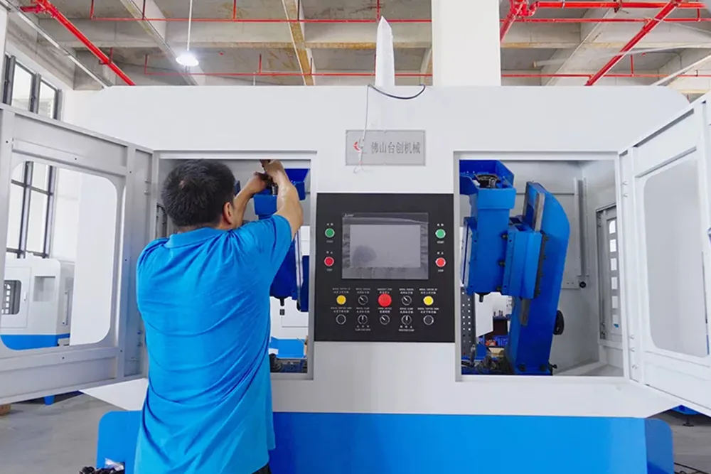 ¿Cuánto más profundo es el diámetro del orificio inferior de la rosca en comparación con la profundidad de la rosca?