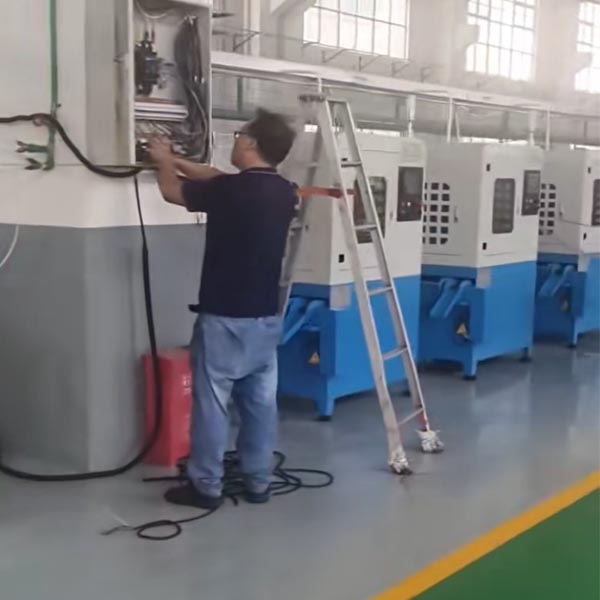 Cliente de Jiangsu actualiza sus máquinas roscadoras de tuercas